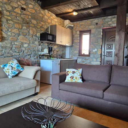 Stone Hill -villas Nea Irakleitsa فيلة *